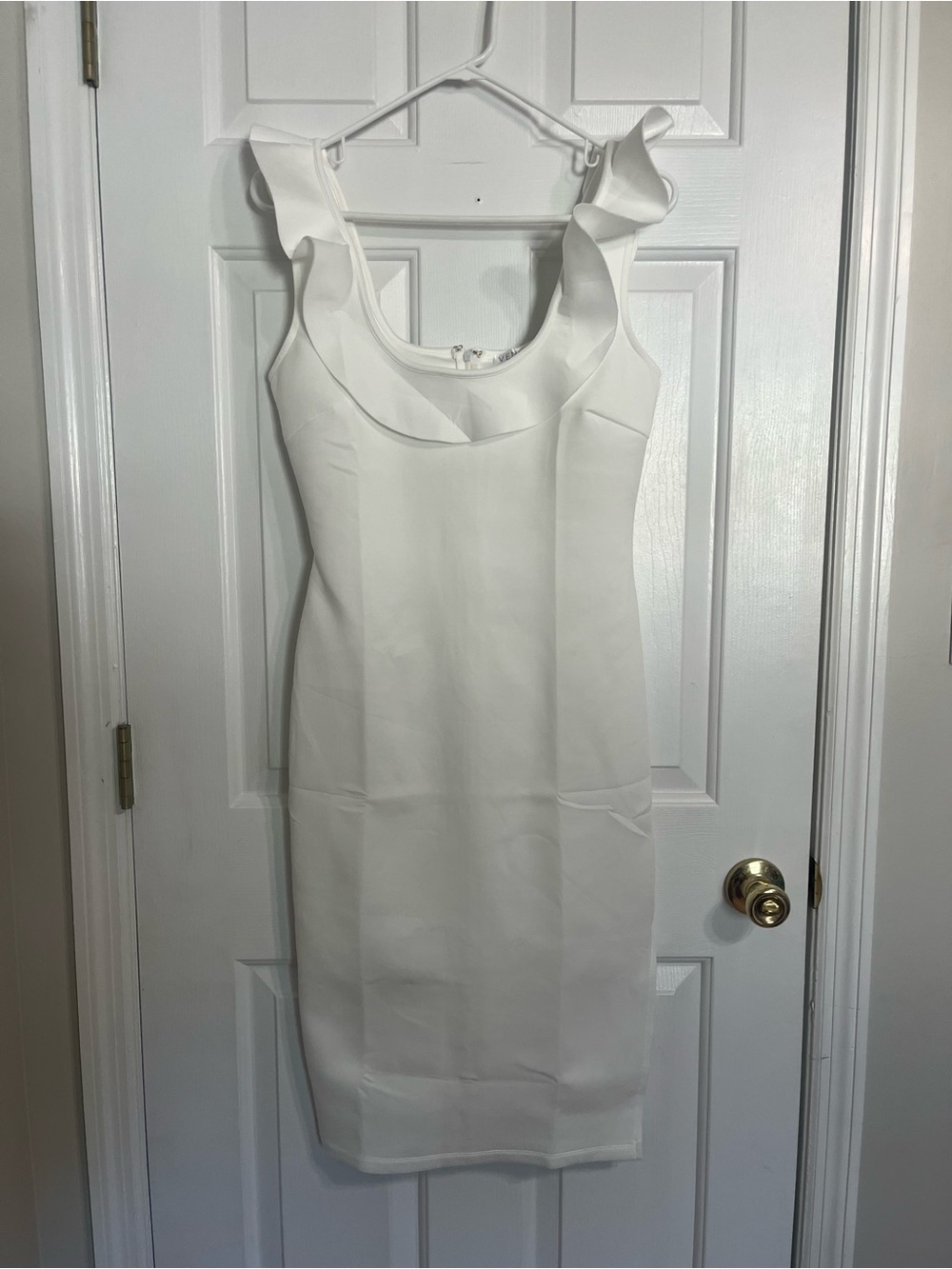 NWOT Venus White Ruffle Sleeve Bodycon Dress - Medium